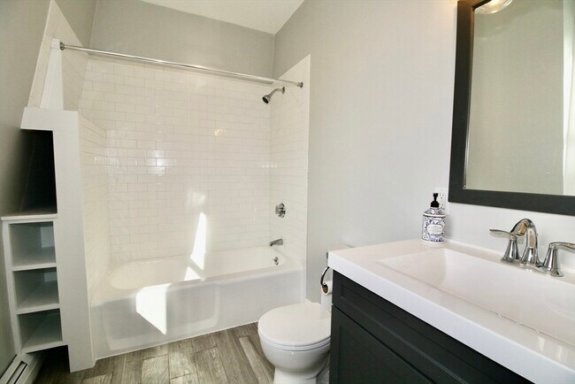 Building Photo - 2 Forest St