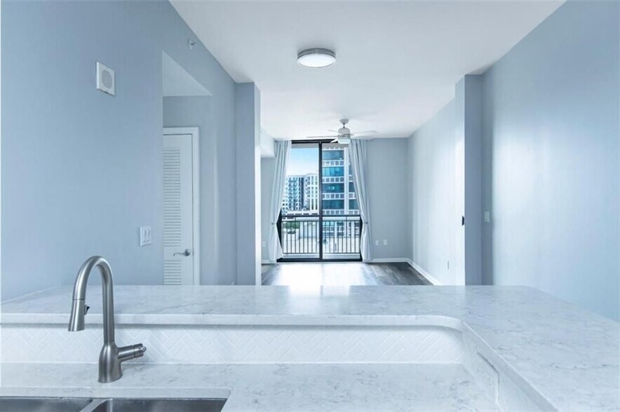 Building Photo - 3040 Peachtree Rd