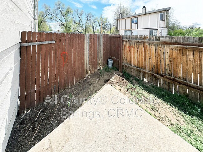 Building Photo - 347 W Iowa Ave