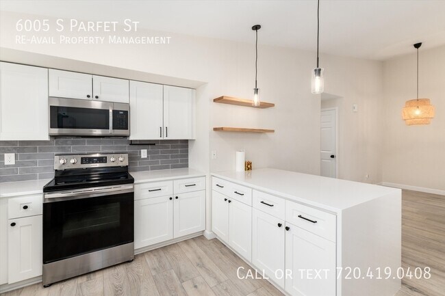 Building Photo - 6005 S Parfet St