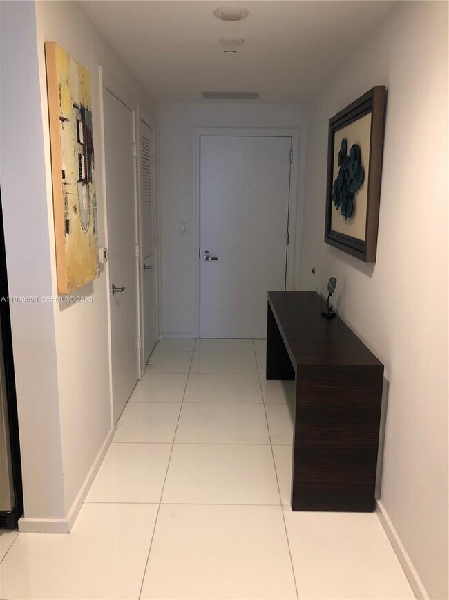 Building Photo - 1060 Brickell Ave