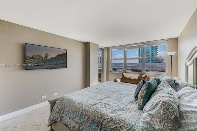 Building Photo - 6039 Collins Ave