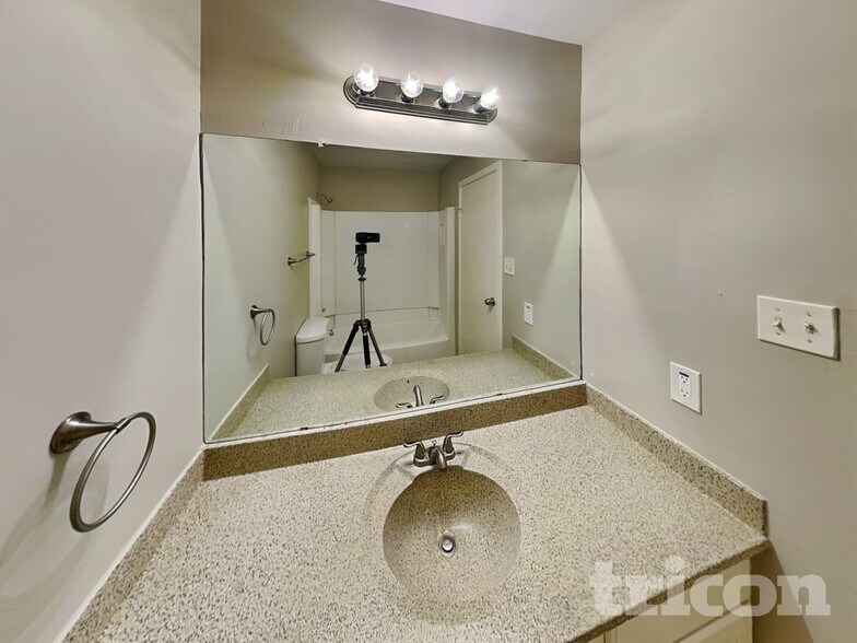 Building Photo - 2007 Smoke Rock Dr