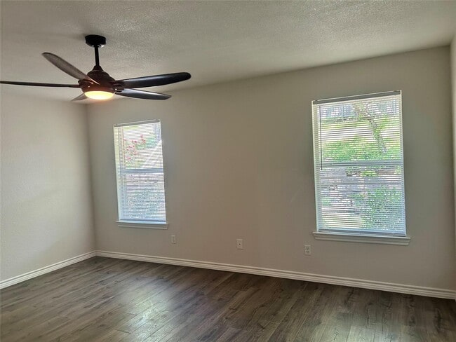 Building Photo - 1712 Creekside Ave