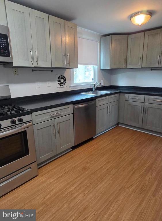 Building Photo - 5454 Burwood Ave