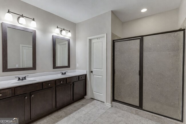 Building Photo - 4518 Hidden Creek Dr