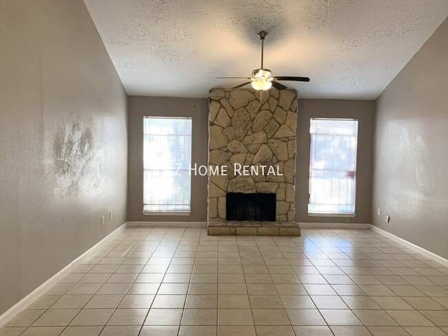 Building Photo - Welcome To Your Well-Maintained 1 Bedroom,...