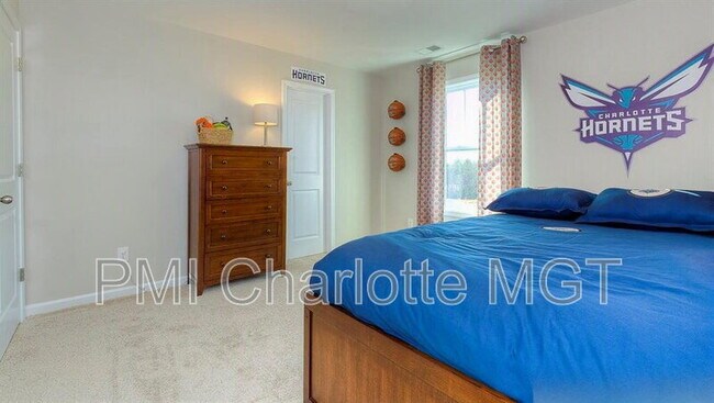 Building Photo - 1120 Walbury Hl