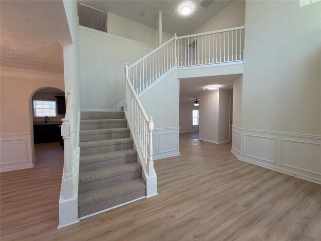 Building Photo - 2770 Austin Ridge Dr NE