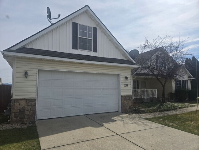 Building Photo - Spacious 3-Bedroom Home with Large Lot, Greenhouse & Bonus Room – The Landings