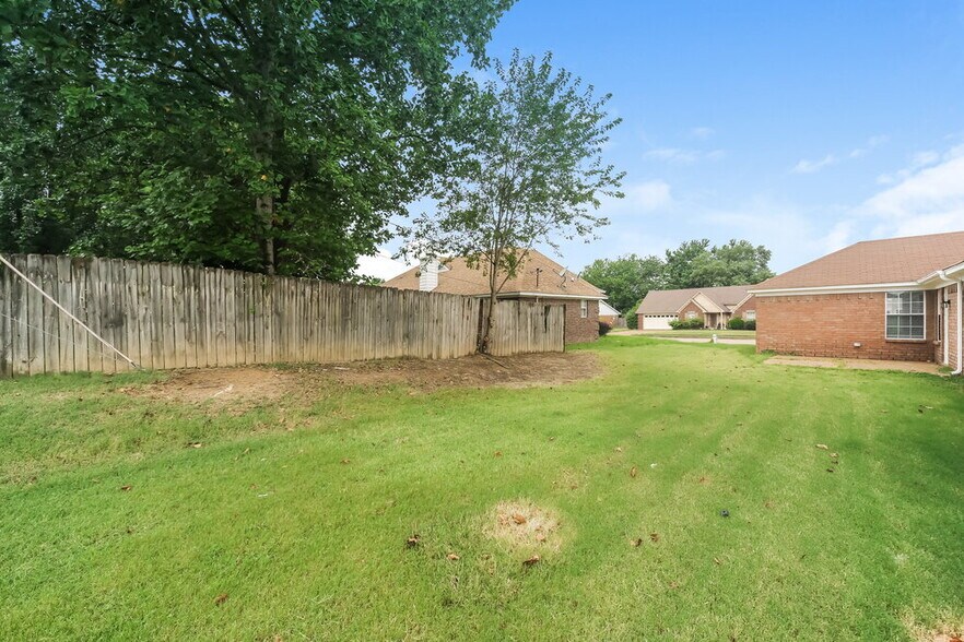 Building Photo - 5515 Whiteley Cove