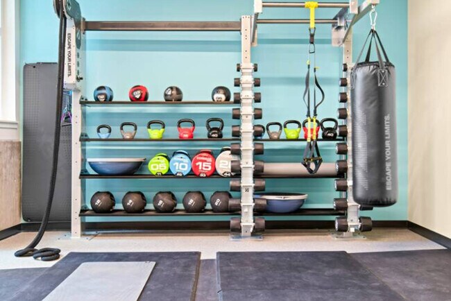 Building Photo - 2222 15th Ave W