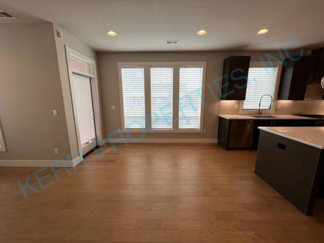 Building Photo - Spacious 3-Bed, 2.5-Bath Gem in Vibrant SE...