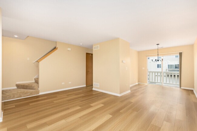Building Photo - 2611 Canyon Dr