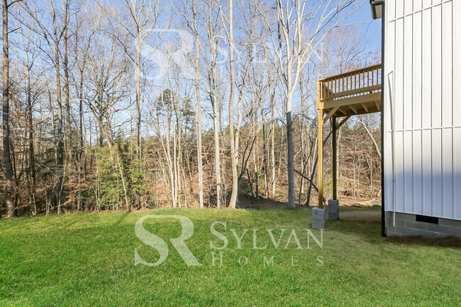 Building Photo - Enjoy living the good life in this 3 bedro...