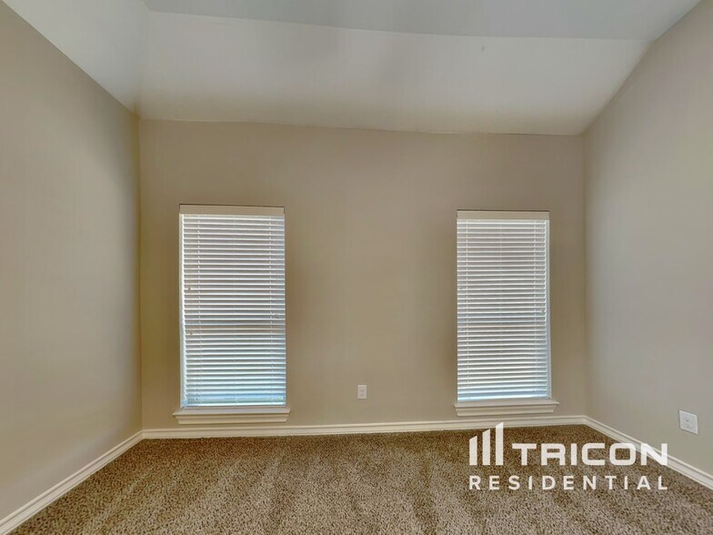 Building Photo - 2211 Leonetti Ln