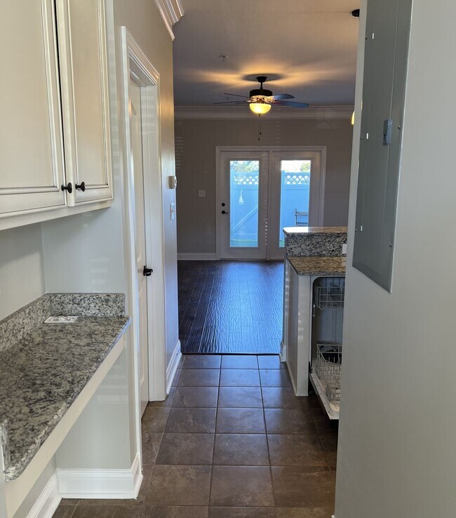 Building Photo - Market Common - The Sail House