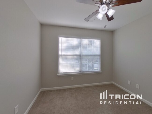 Building Photo - 420 Hedge Grove Ln