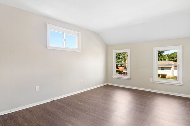 Building Photo - Coming Soon! Charming 3 Bedroom, 1.5 Bath ...