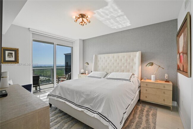 Building Photo - 16385 Biscayne Blvd