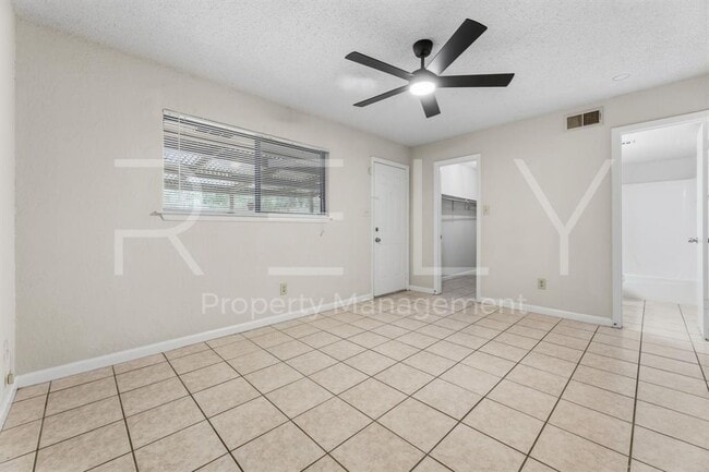Building Photo - 1005 Milford Way