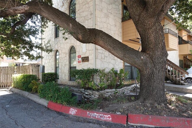 Building Photo - 2714 Nueces St