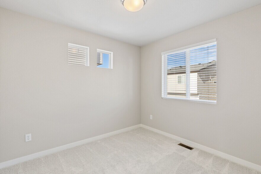 Building Photo - 5748 Thurless Ln