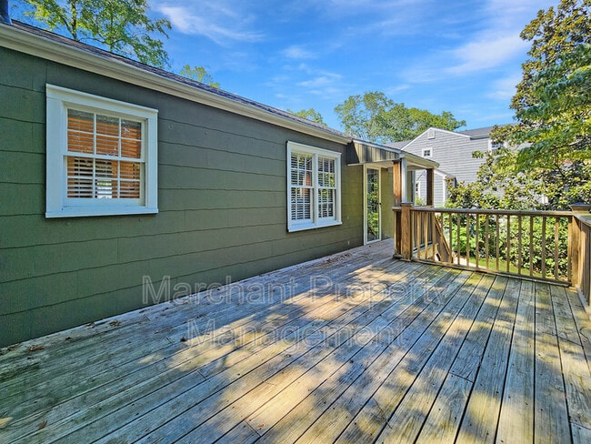 Building Photo - 121 Rockwood Dr