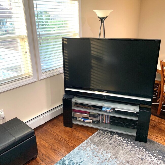 Building Photo - 521 W Park Ave