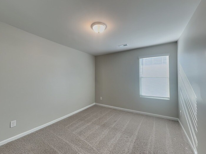 Building Photo - 1041 Cloverdale CT