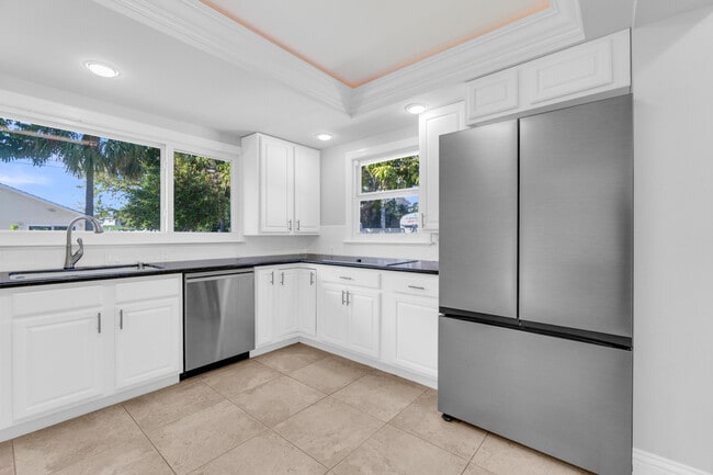 Building Photo - 1180 SW 17th St