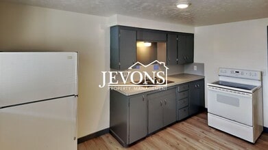 Building Photo - 2104 S 8th Ave