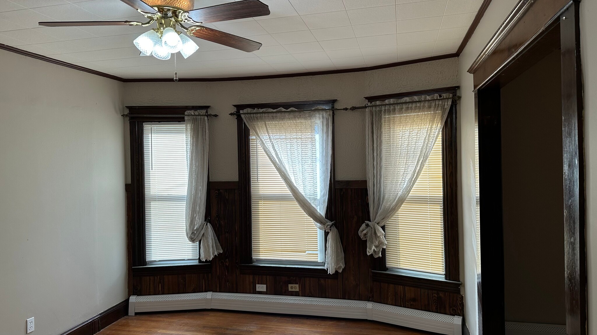 Dining room - 130 Waldo St