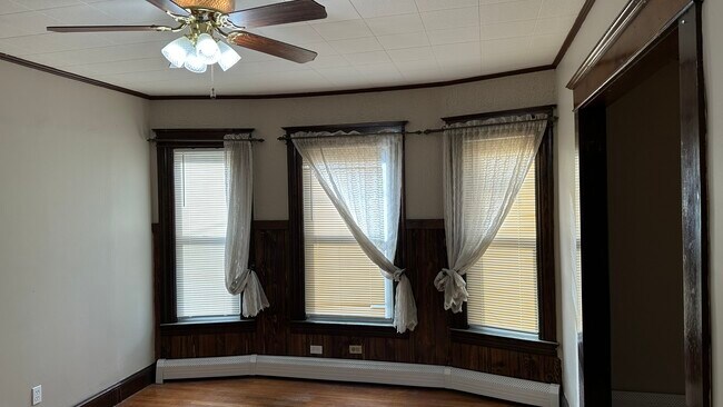Dining room - 130 Waldo St