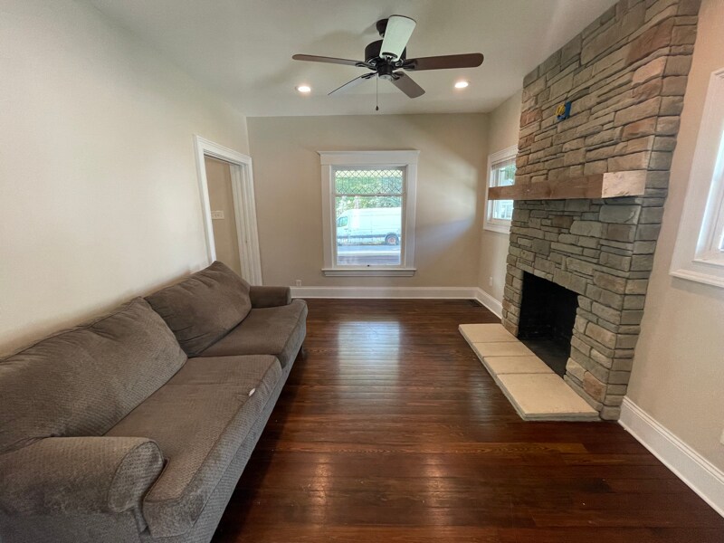 Building Photo - 324 E Center St