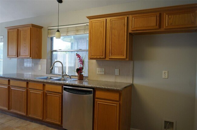 Building Photo - 3403 Stratford Manor Dr