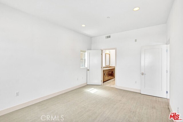 Building Photo - 4211 Redwood Ave