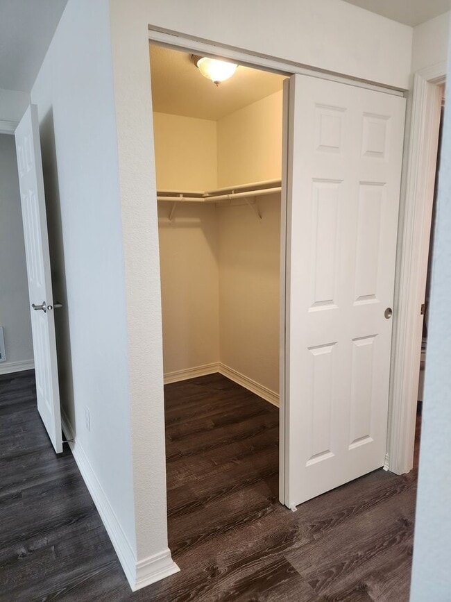 Building Photo - Available Now! Updated 2 bed condo in Central location, utilities included!