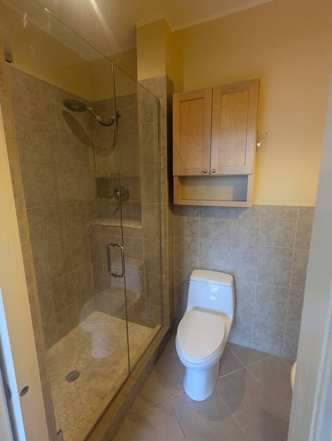 Building Photo - 432 E Thornhill Ln