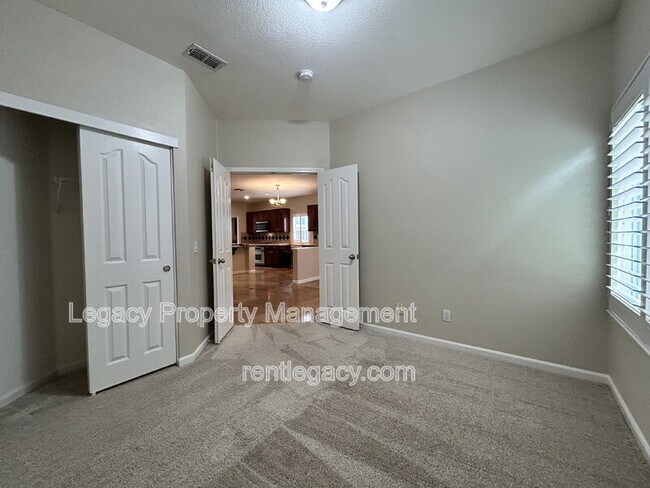 Building Photo - 523 Cascade Dr