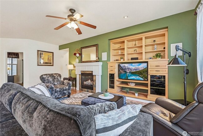 Building Photo - Spacious 2Br in Trilogy at Redmond Ridge 55+ Community