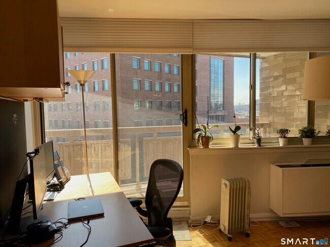 Building Photo - 143 Hoyt St