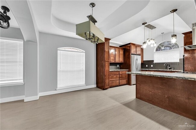 Building Photo - 13 Quamasia Ave