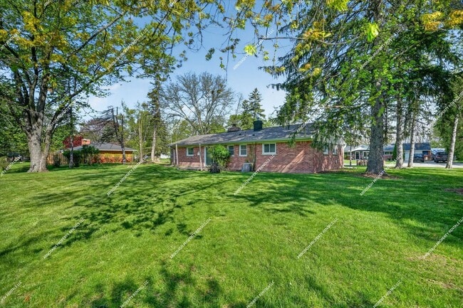 Building Photo - Rare Rental Opportunity! Fully Renovated 3-bedroom, 2-bath Brick Ranch in Farmington Hills!