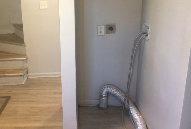 Building Photo - Room in Duplex on Beck St