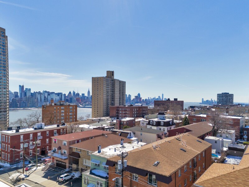 Building Photo - 124 68th St