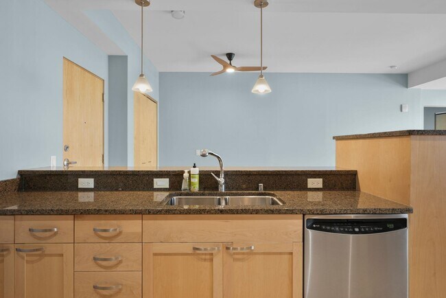 Building Photo - 309 W Washington Ave