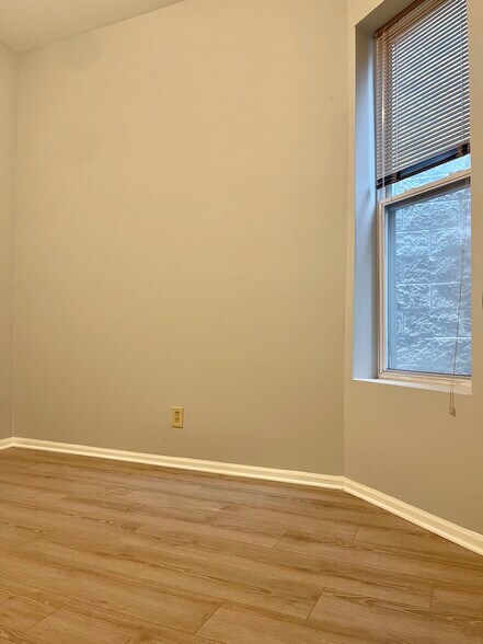 Building Photo - 4823 S Champlain Ave