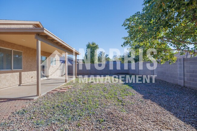 Building Photo - Freshly Updated Home with NO HOA