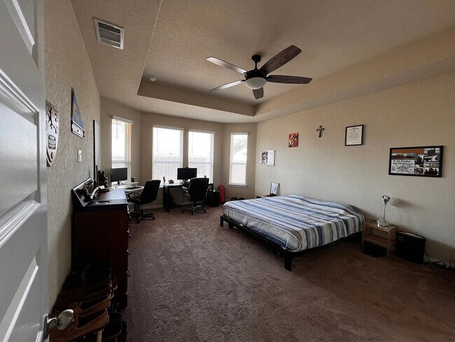 Building Photo - Room in House on Devils River